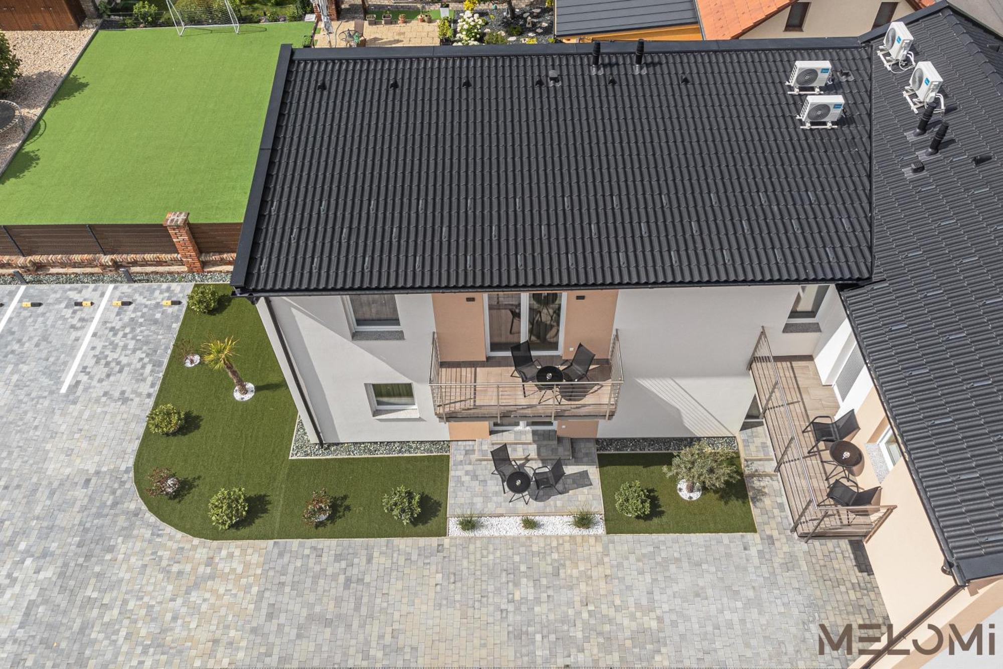 Melomi Apartman Sarvar Exterior photo